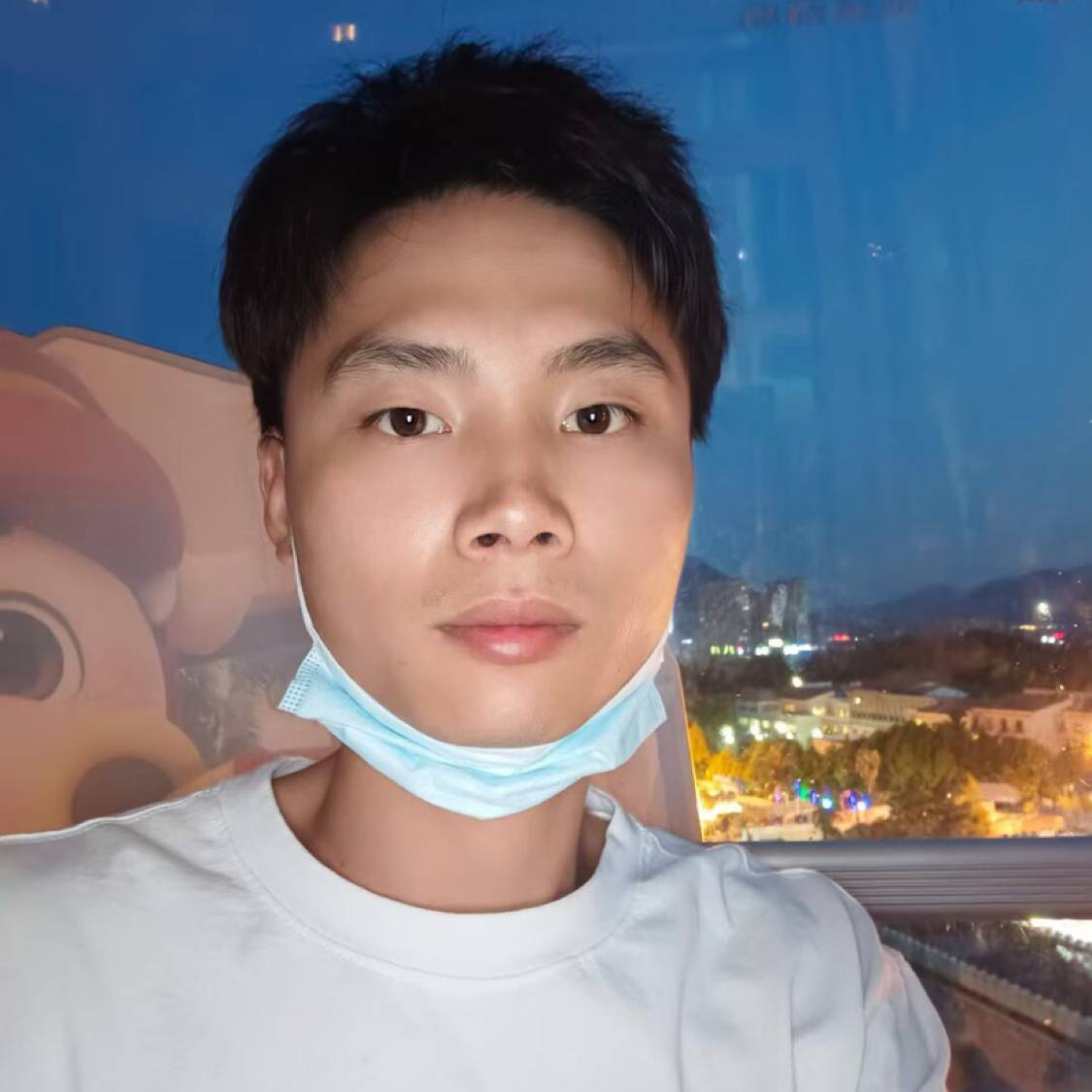 手套蹁跹错落的照片