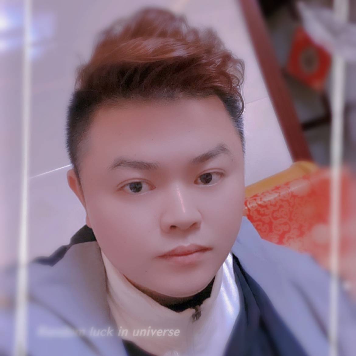 悦耳与墨镜的照片