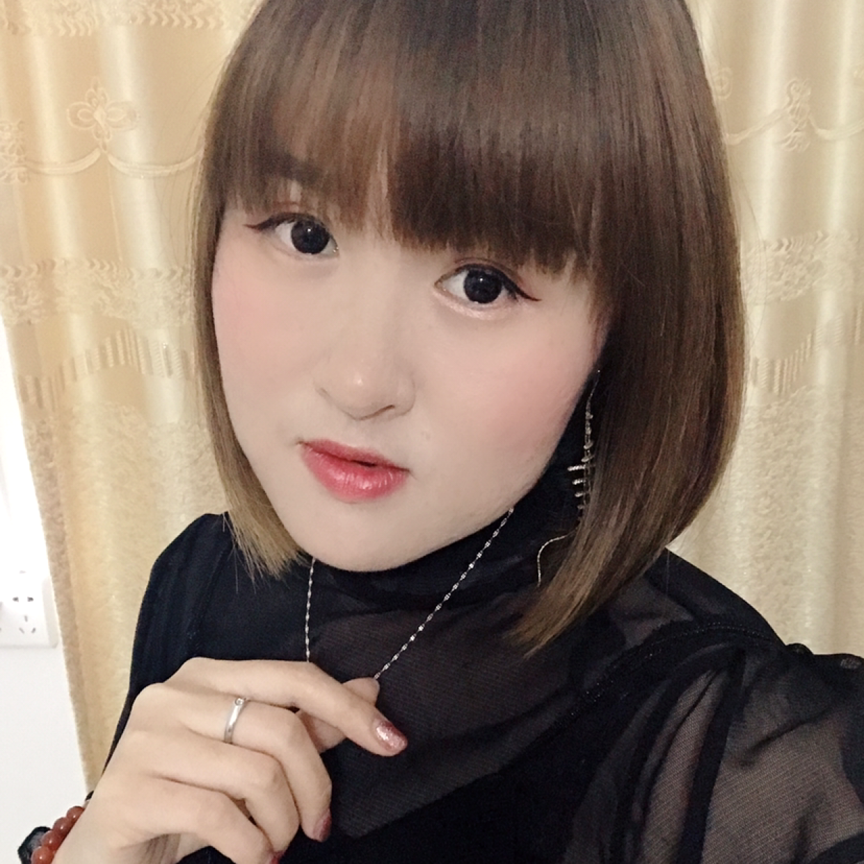 蜜蜂方畅快的照片