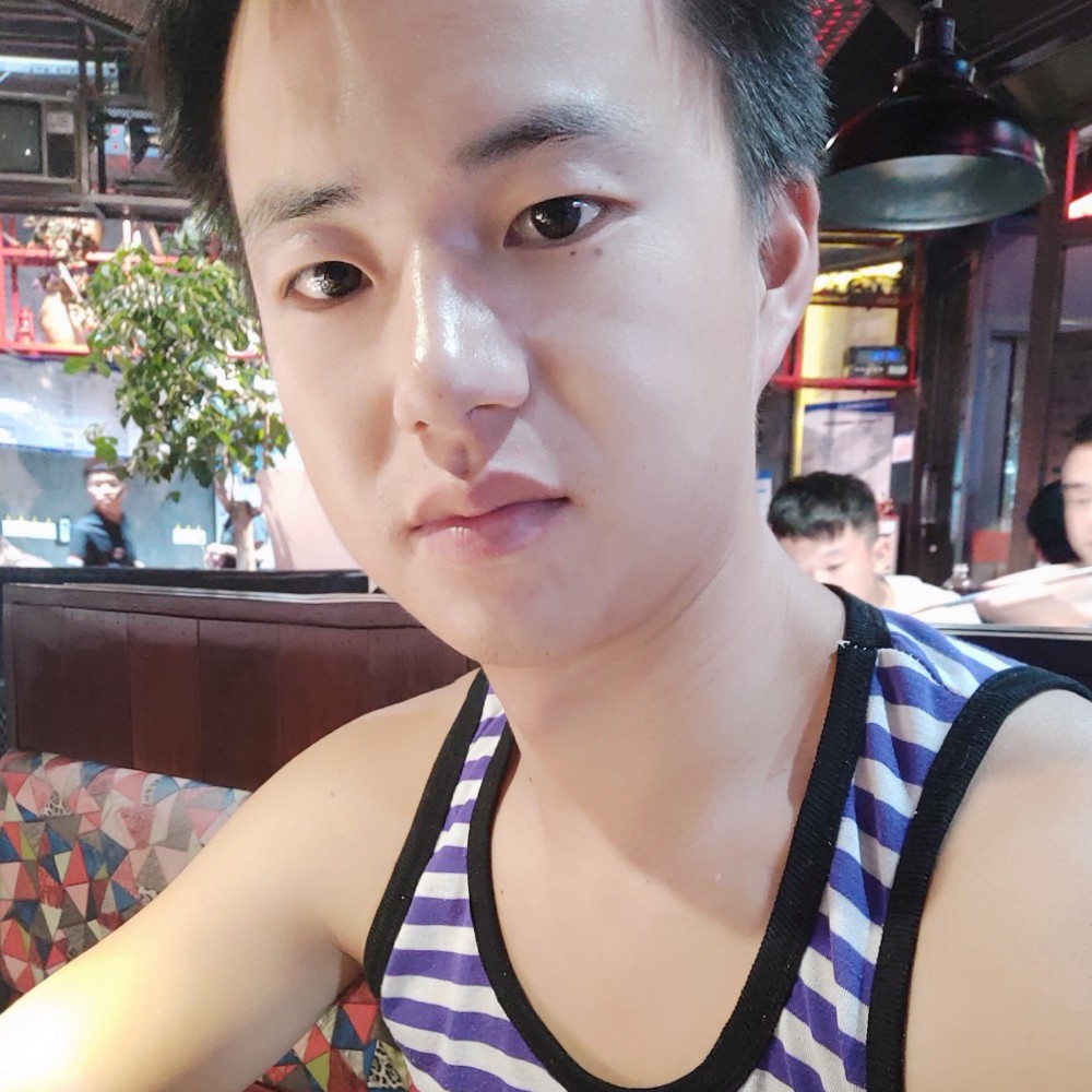 孤独٩(͡๏的人的照片