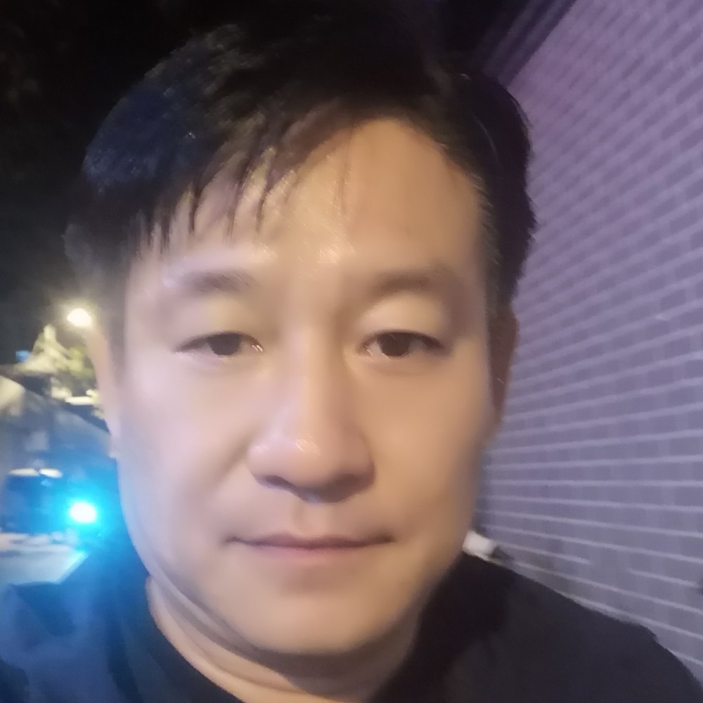 甜甜蹁跹溪流的照片