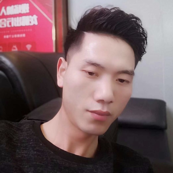 李成的照片