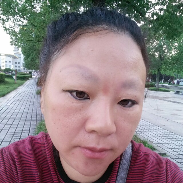 少女风中的照片