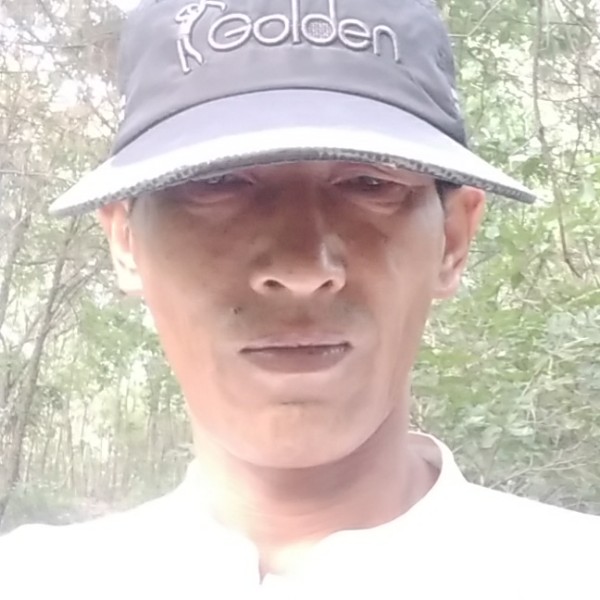 回想童年男的照片