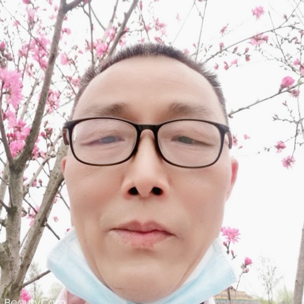贪玩的初妆的照片