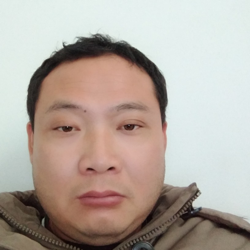 快乐蹙眉秀发的照片