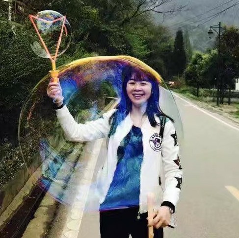 微笑清晨的照片