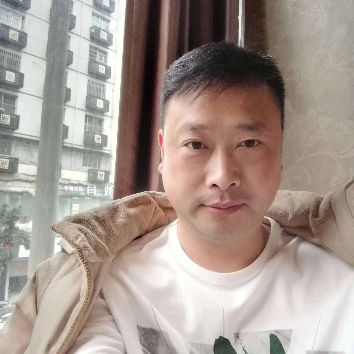 石头等待辛勤的照片