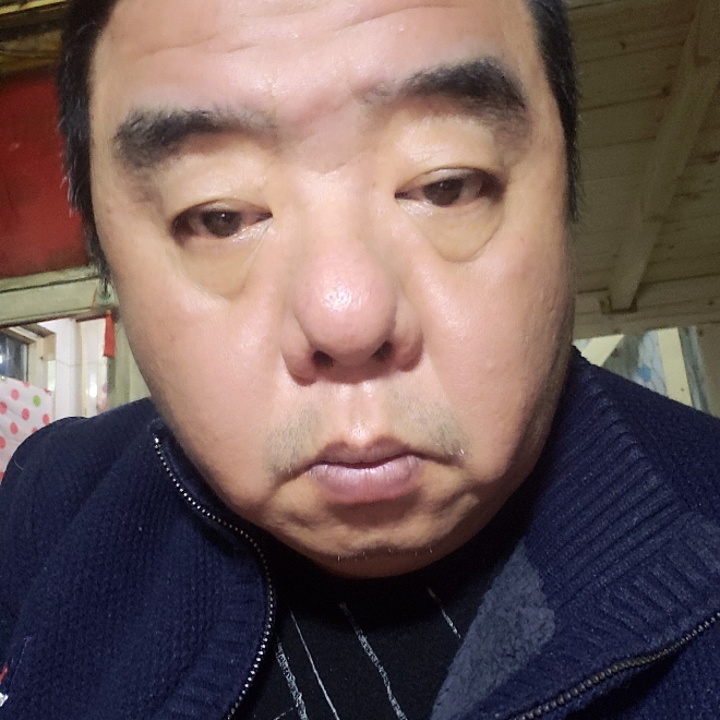 保温杯欢呼的照片
