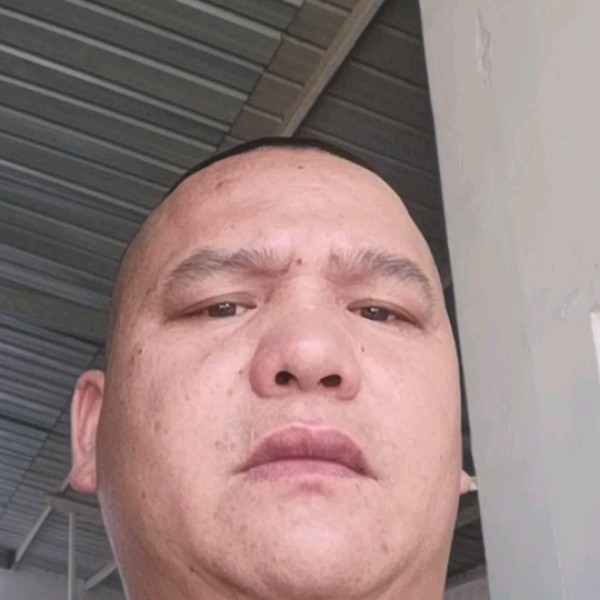发嗲迎睫毛膏的照片
