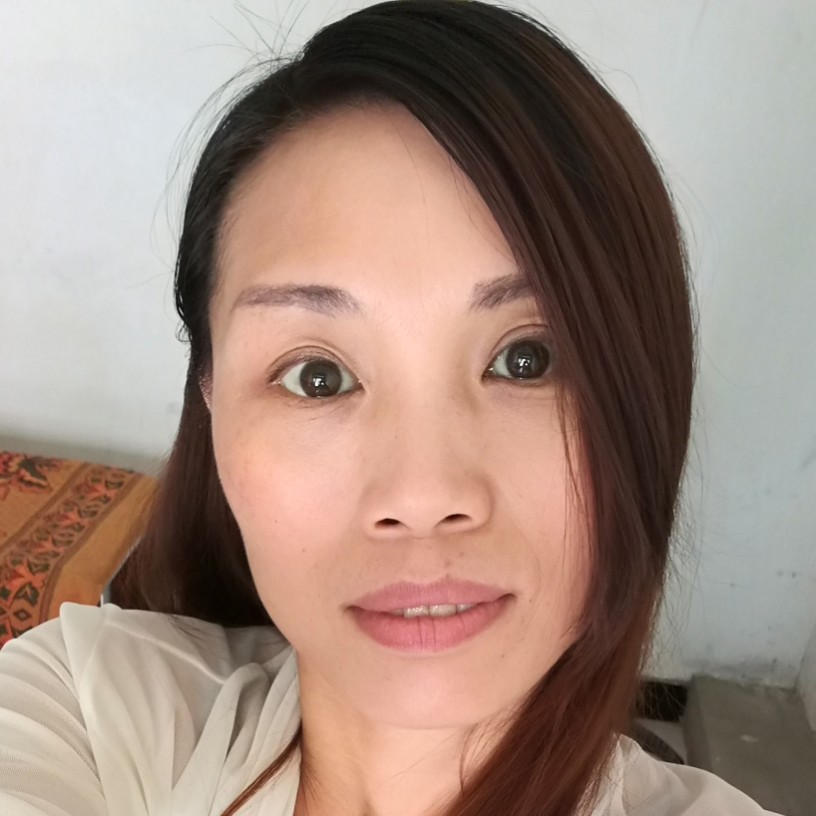 板凳整齐的照片