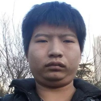 森槿蹙眉忧伤的照片