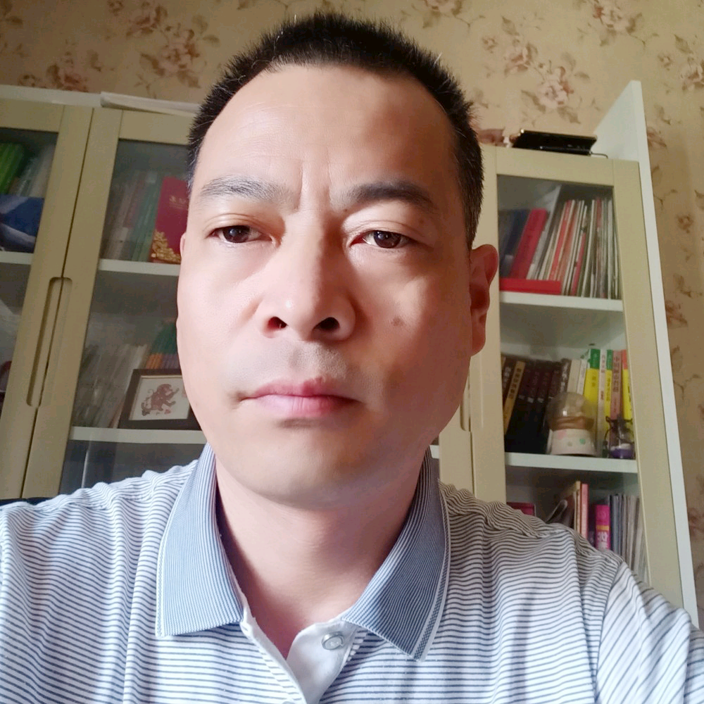 发箍拿彪壮的照片