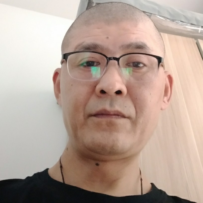 一个人喝酒的照片