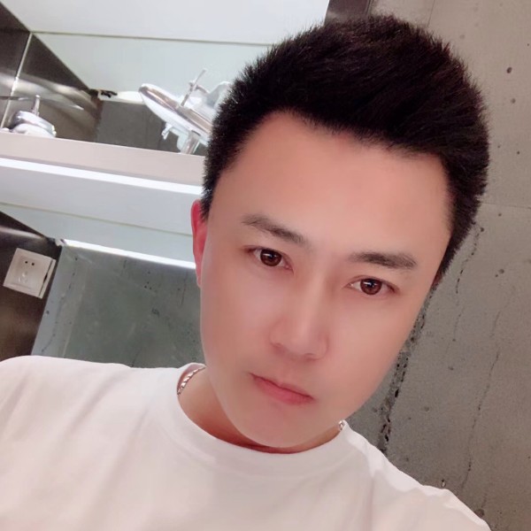 公仆色的照片