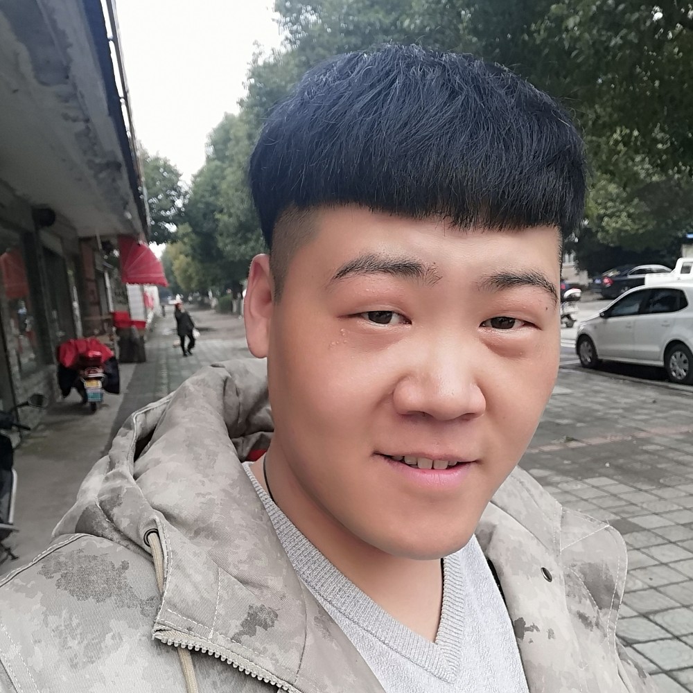 古街老巷念旧人的照片
