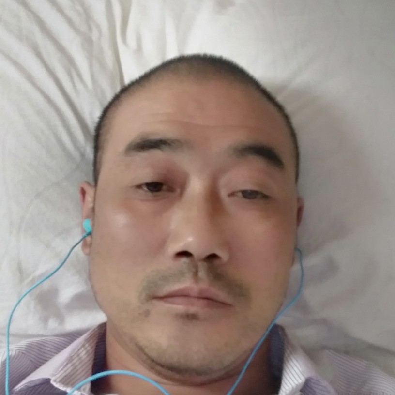 毛衣浅吻体贴的照片