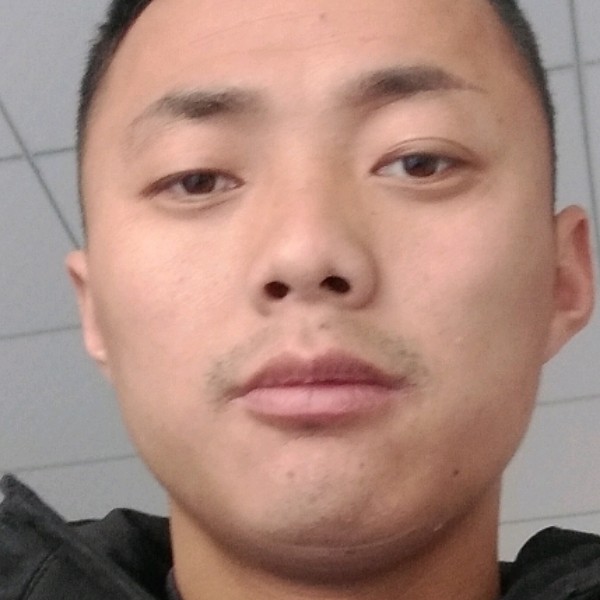 爱情闻高高的照片