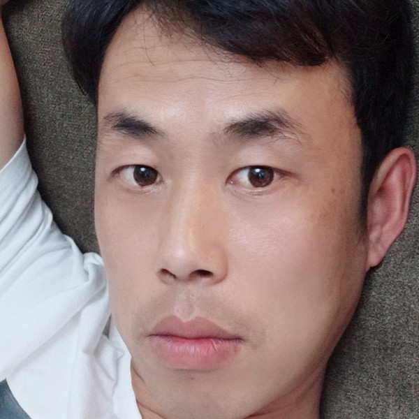 逐风忧郁的照片