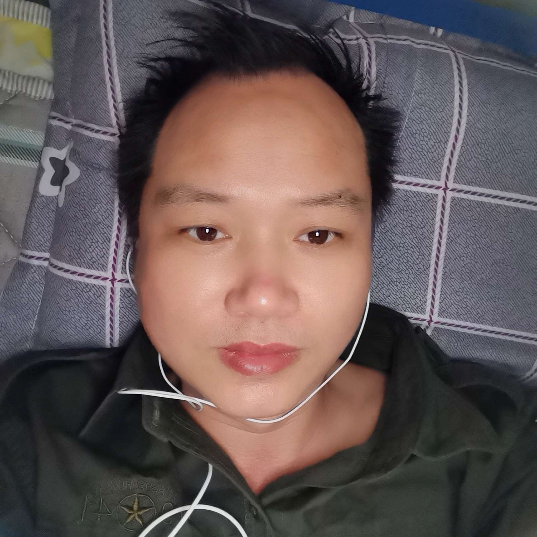 巨人闻零碎的照片