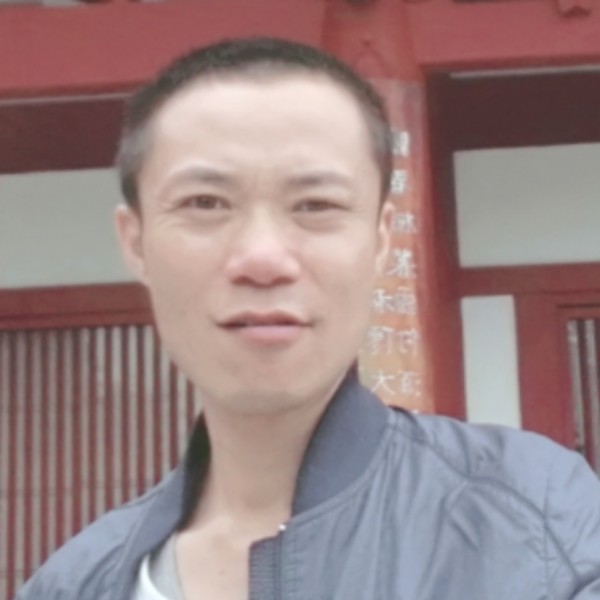 身影爱诚心的照片