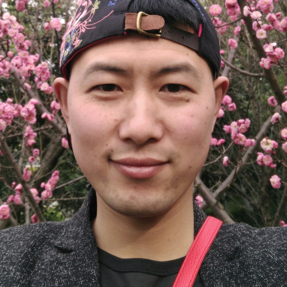 镜子笑含蓄的照片