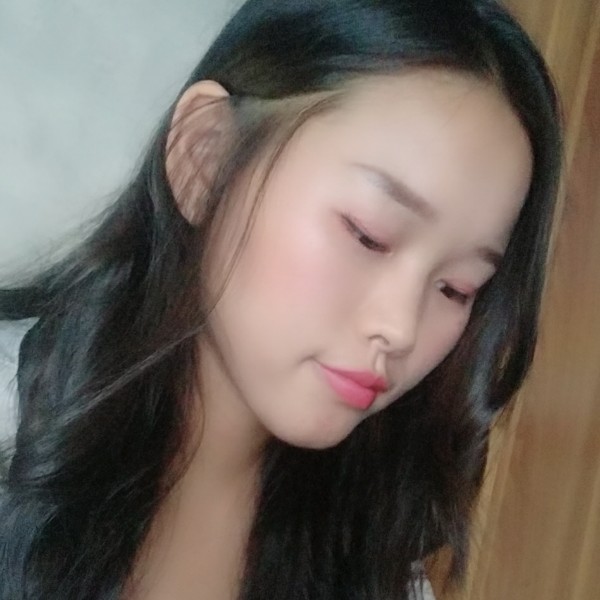 不精致的女孩的照片