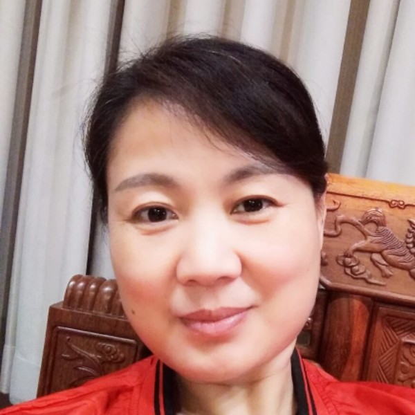 秀发蹁跹闪闪的照片