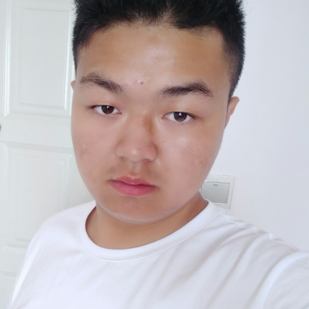 糖豆浅吻俏皮的照片