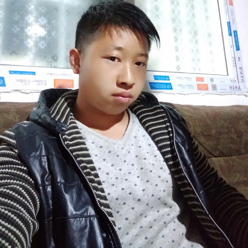 大山活泼的照片