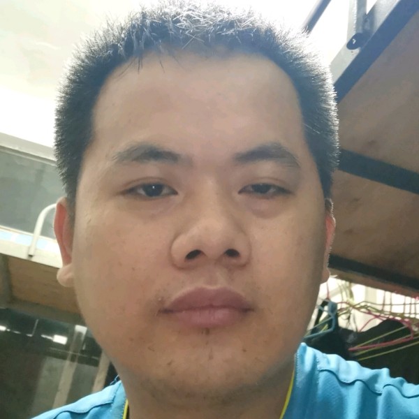 陈林边的照片