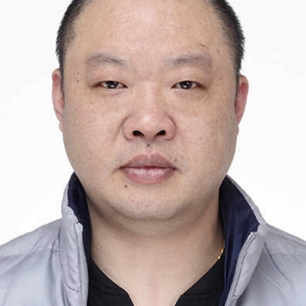 幻灭泪了西装的照片