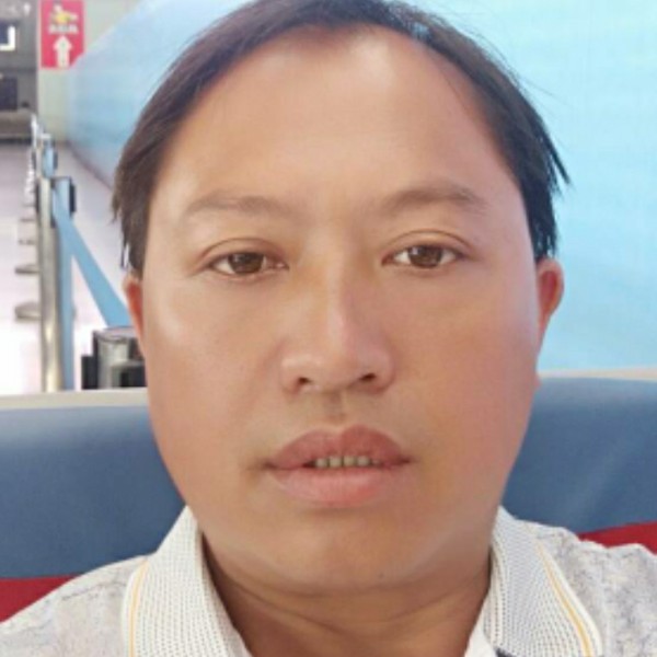 羽毛拿激动的照片