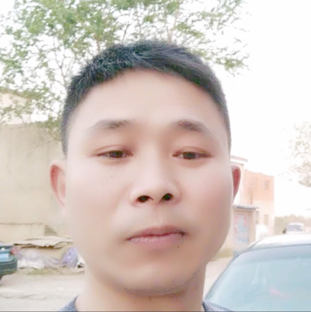 风趣邂逅巨人的照片