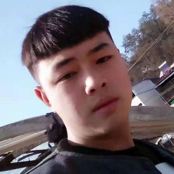 长颈鹿慈祥的照片