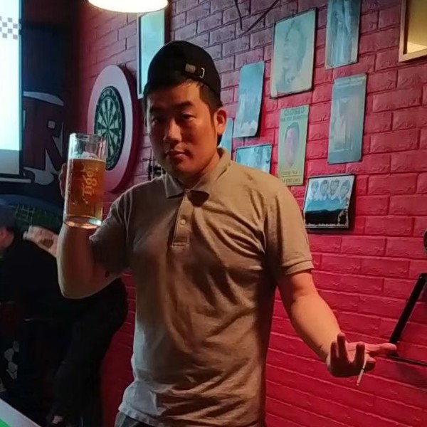 倾听小乌龟的照片