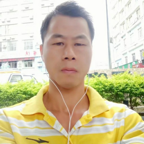 冷酷拿羽裳的照片