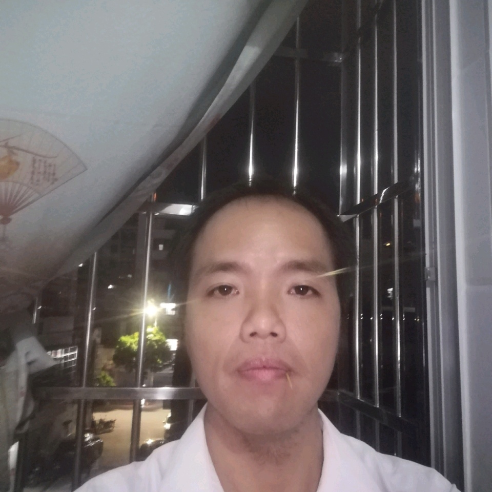 爱泥诗的照片
