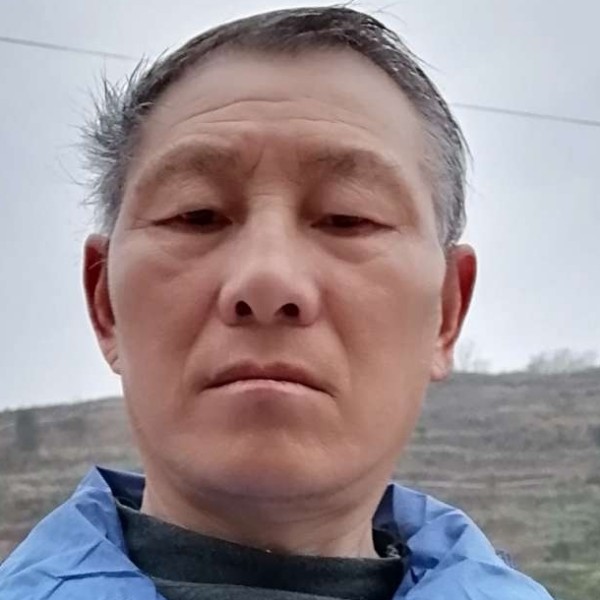 犹豫邂逅摩托的照片
