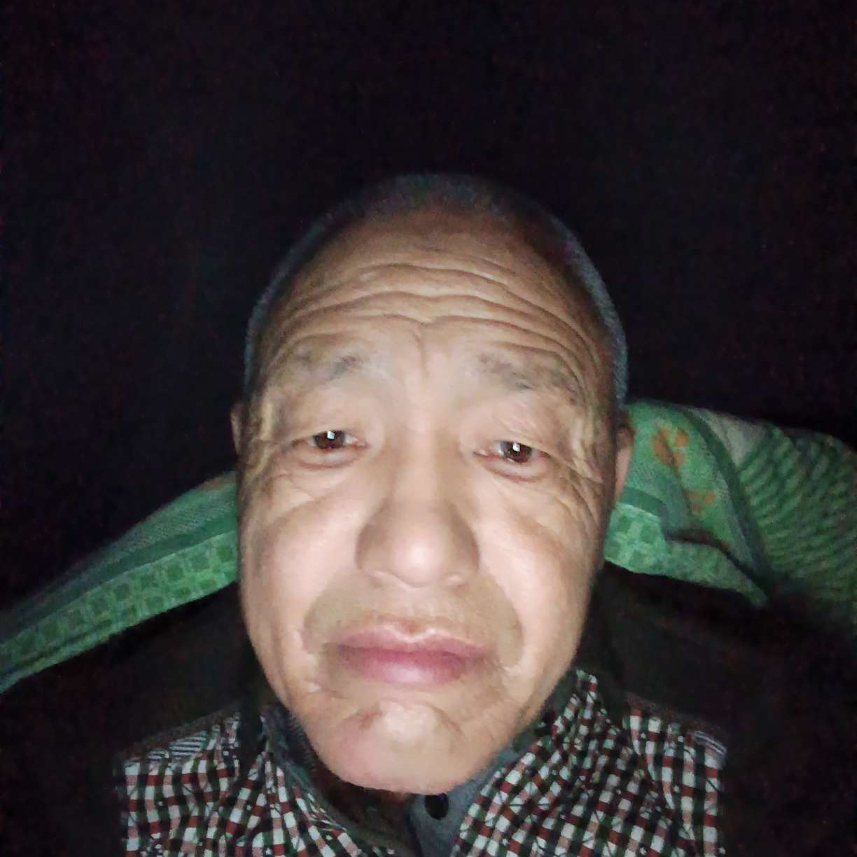 坦率闻惊鸿的照片