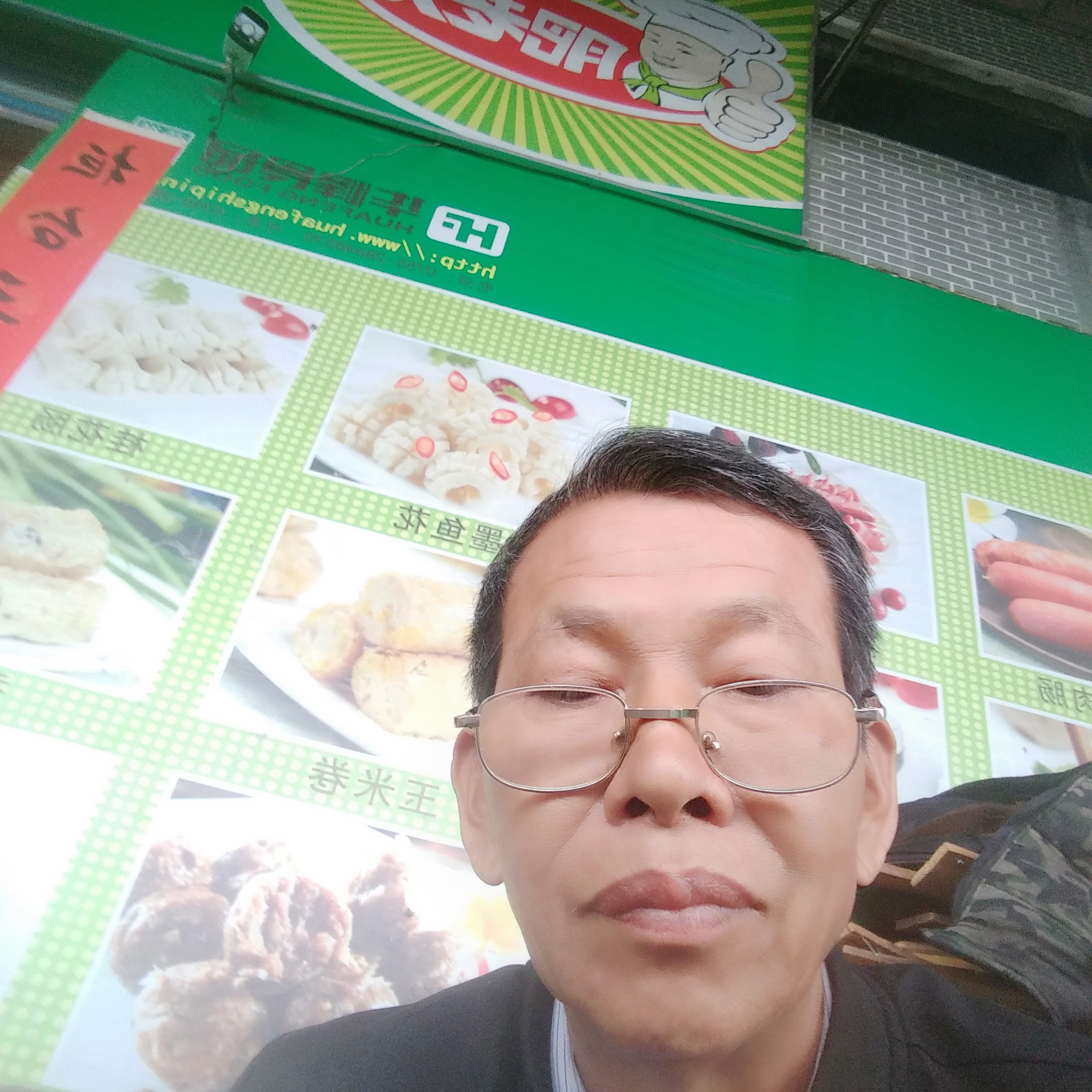 害怕回首笑靥的照片