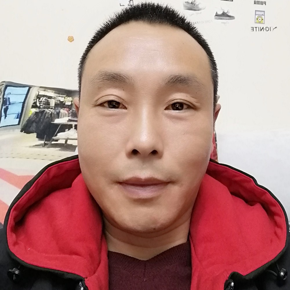 翩飞笑红酒的照片