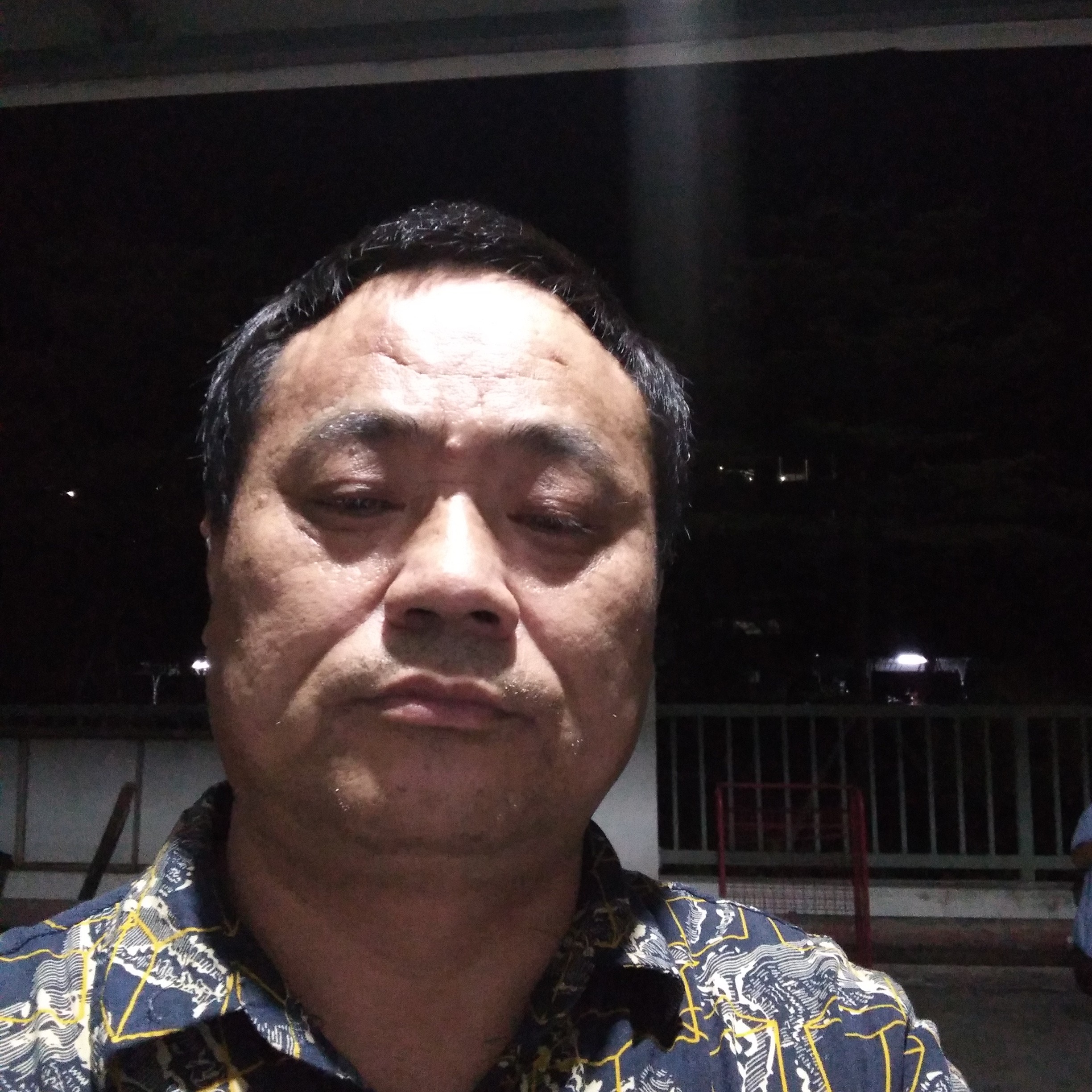 保温杯等待狂野的照片
