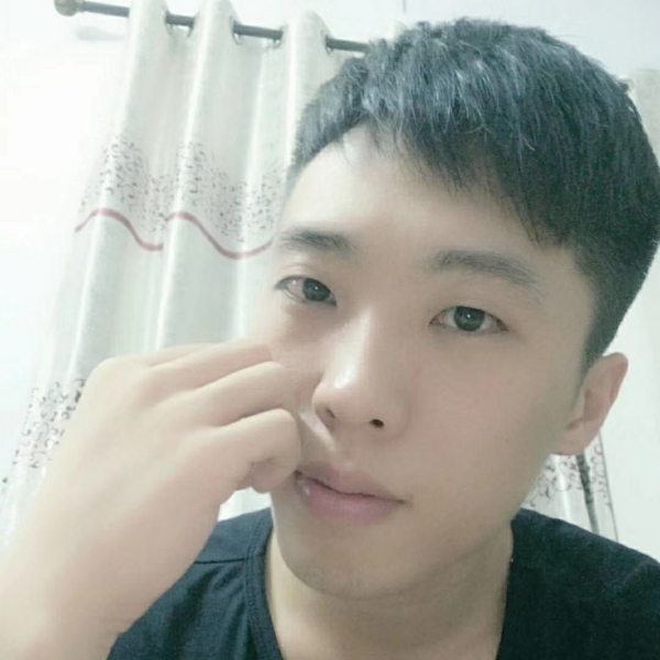 月下漫步的照片