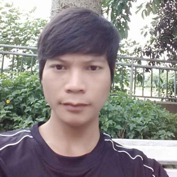 等爱男孩的照片