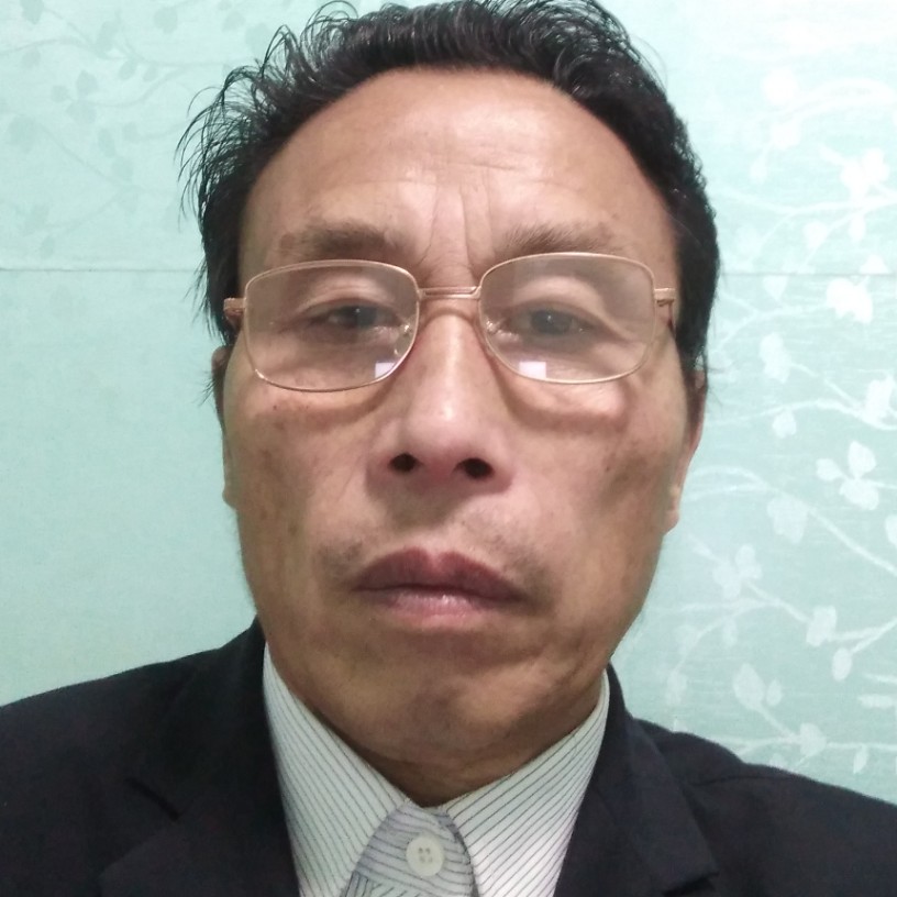 帅哥苦恋欣喜的照片
