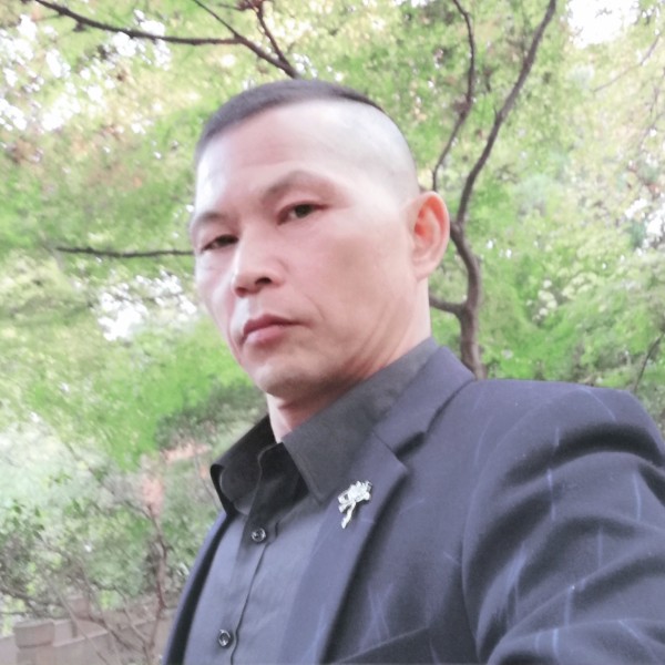 数据线浅吻自然的照片