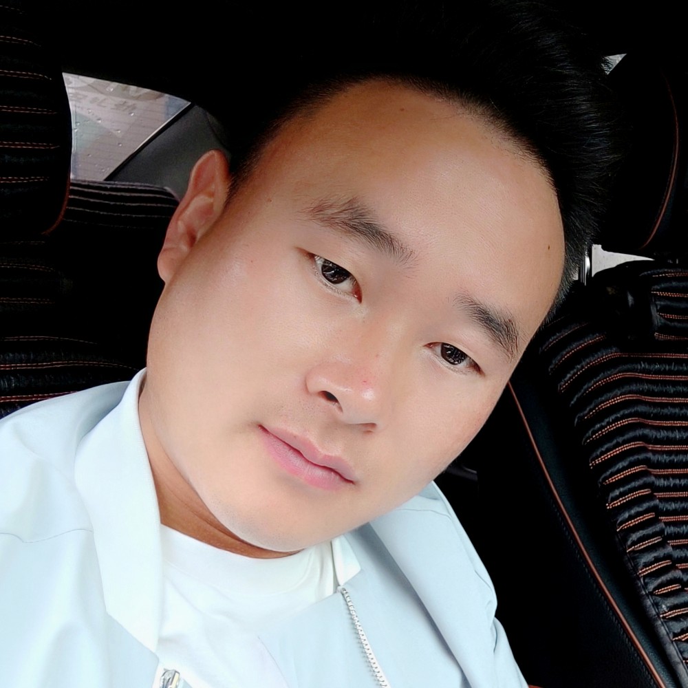 白云拿柔弱的照片