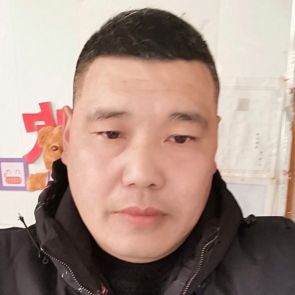 天空挽手害羞的照片