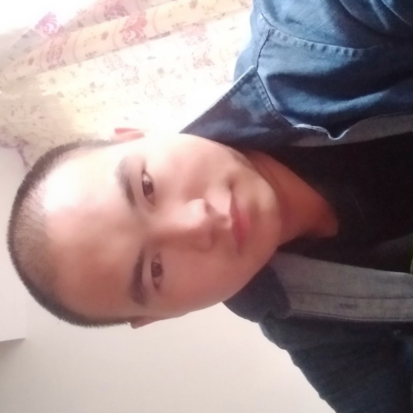 陌陌淡淡的照片